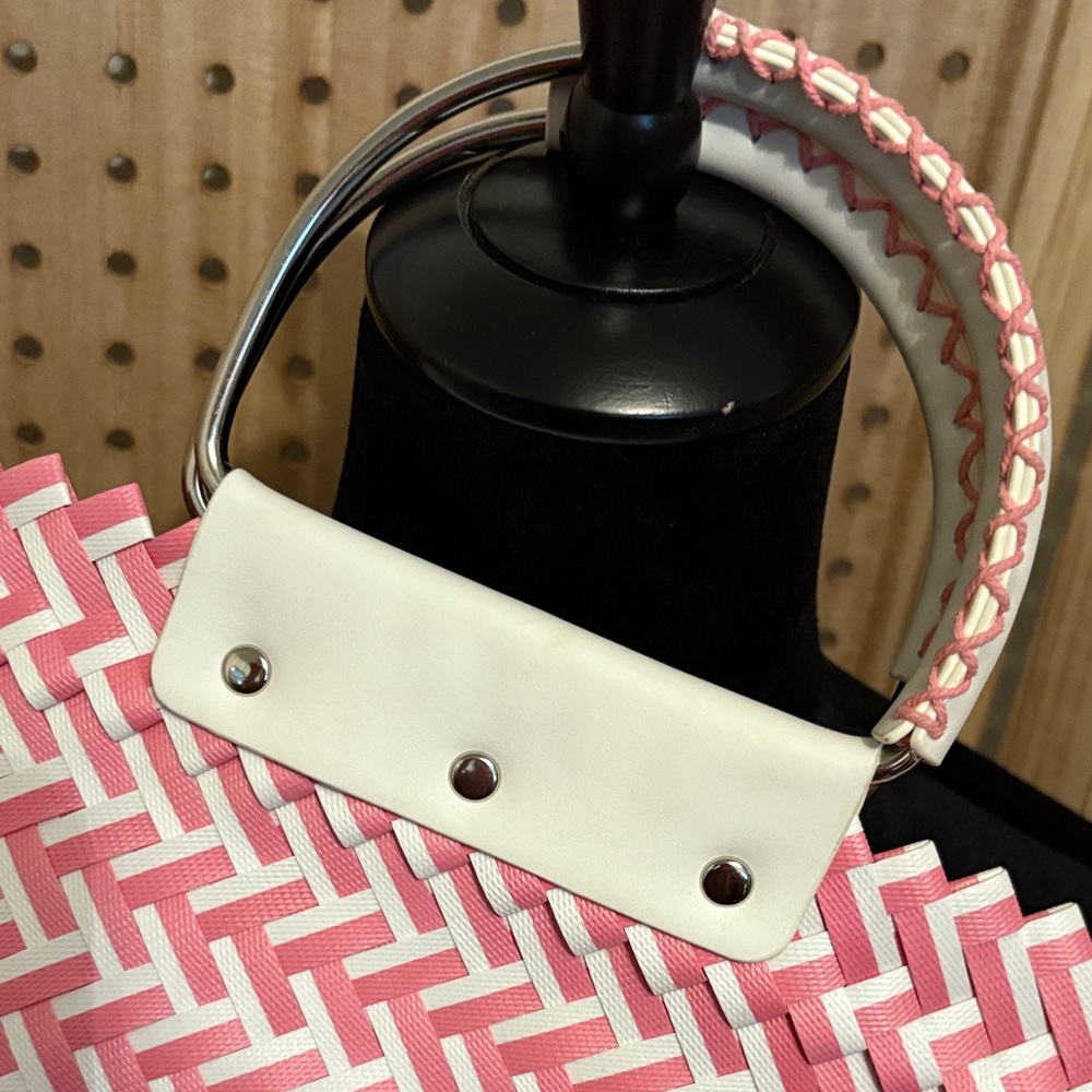 Chic Pink and White Women's Tote Bag - Picture 4 of 4